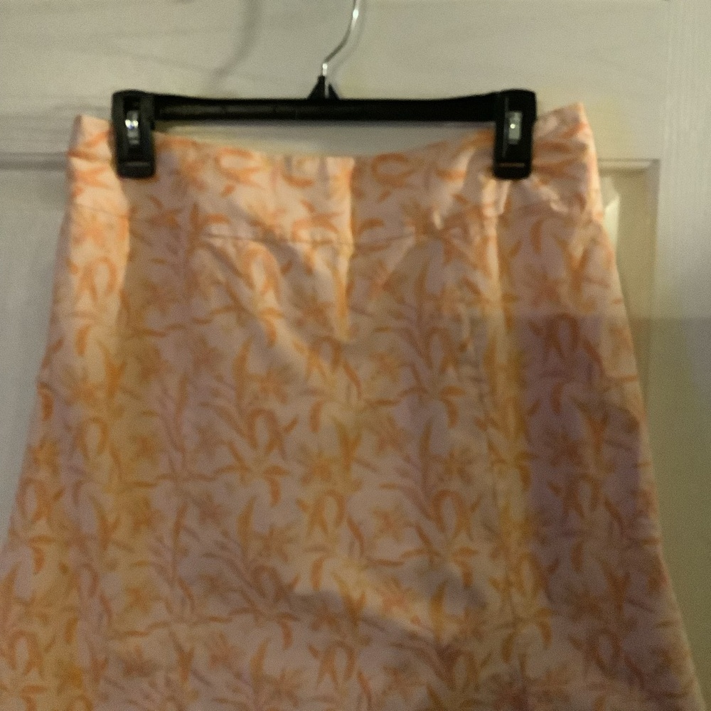 Gap brand coral/orange, with floral print, A line style mid skirt, size 6 - Picture 6 of 7